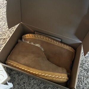 L.L. Bean Women's Wicked Good Slippers - Brand new in box